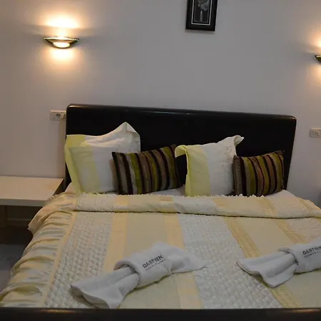 Park Apartment *